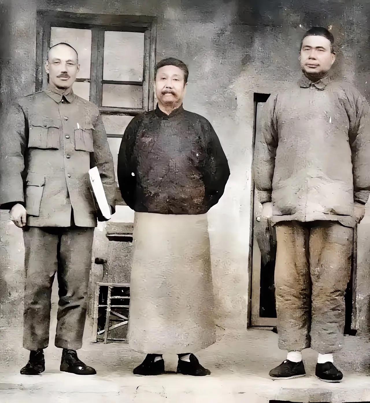 1928年，北伐时期，蒋校长与阎锡山、冯玉祥的合影，三人当时加上桂系李宗仁的大军