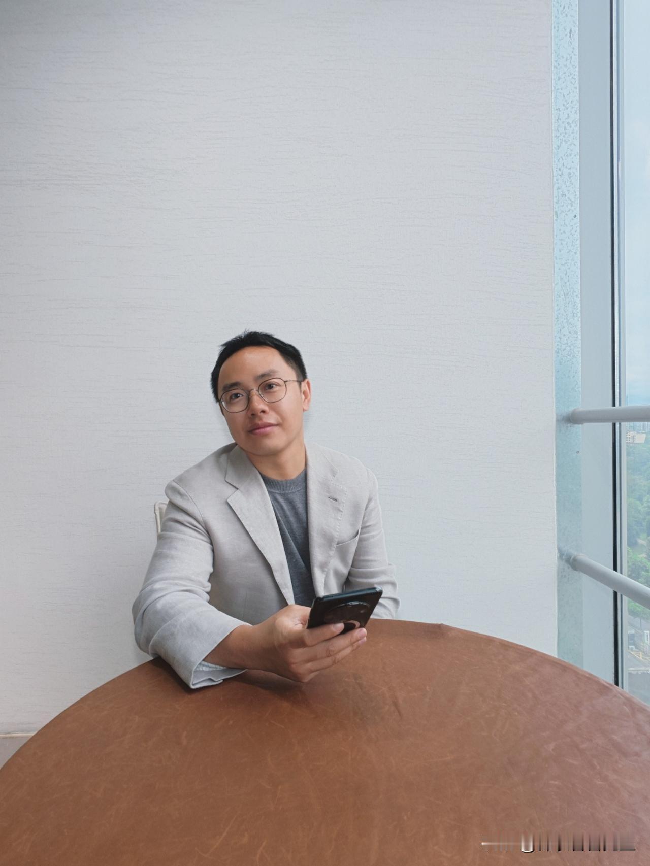 每日穿搭分享:用不同色度的灰色营造出层次感又不显得突兀穿搭 今天穿什么