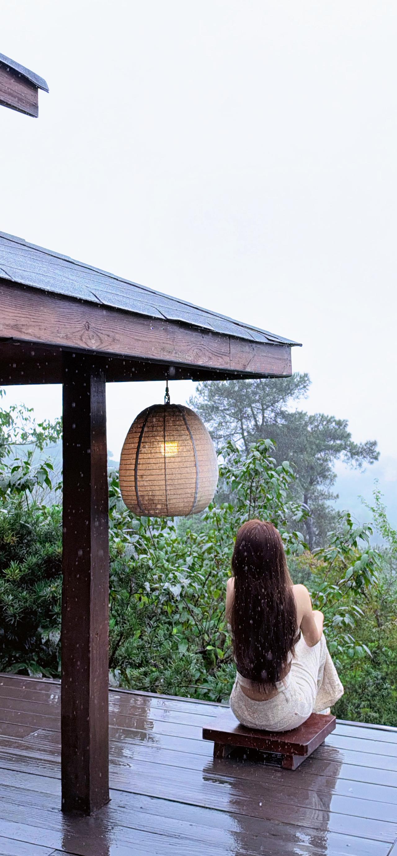 重庆南山📍秋岚雨肆，在雨中步行15分钟山路，才找到这儿，小院很漂亮[比心]
重