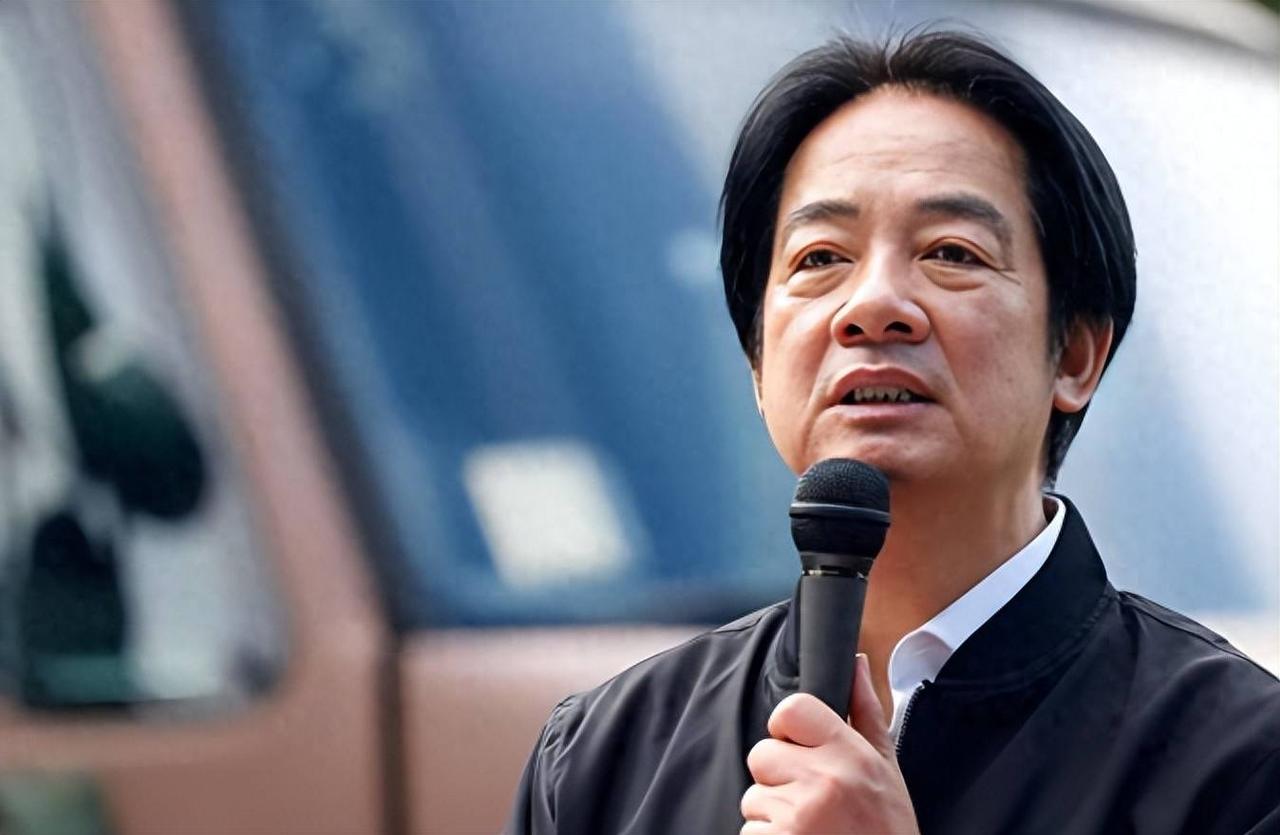 赖清德对“毒油”事件反驳在野党抹黑。

台湾赖清德在台中发表演讲时，抨击在野党无