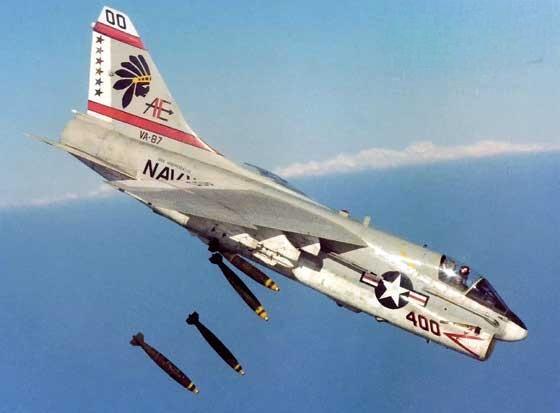 1983年10 月，美国入侵格里纳达期间，美国海军VA-87中队的A-7A联队长