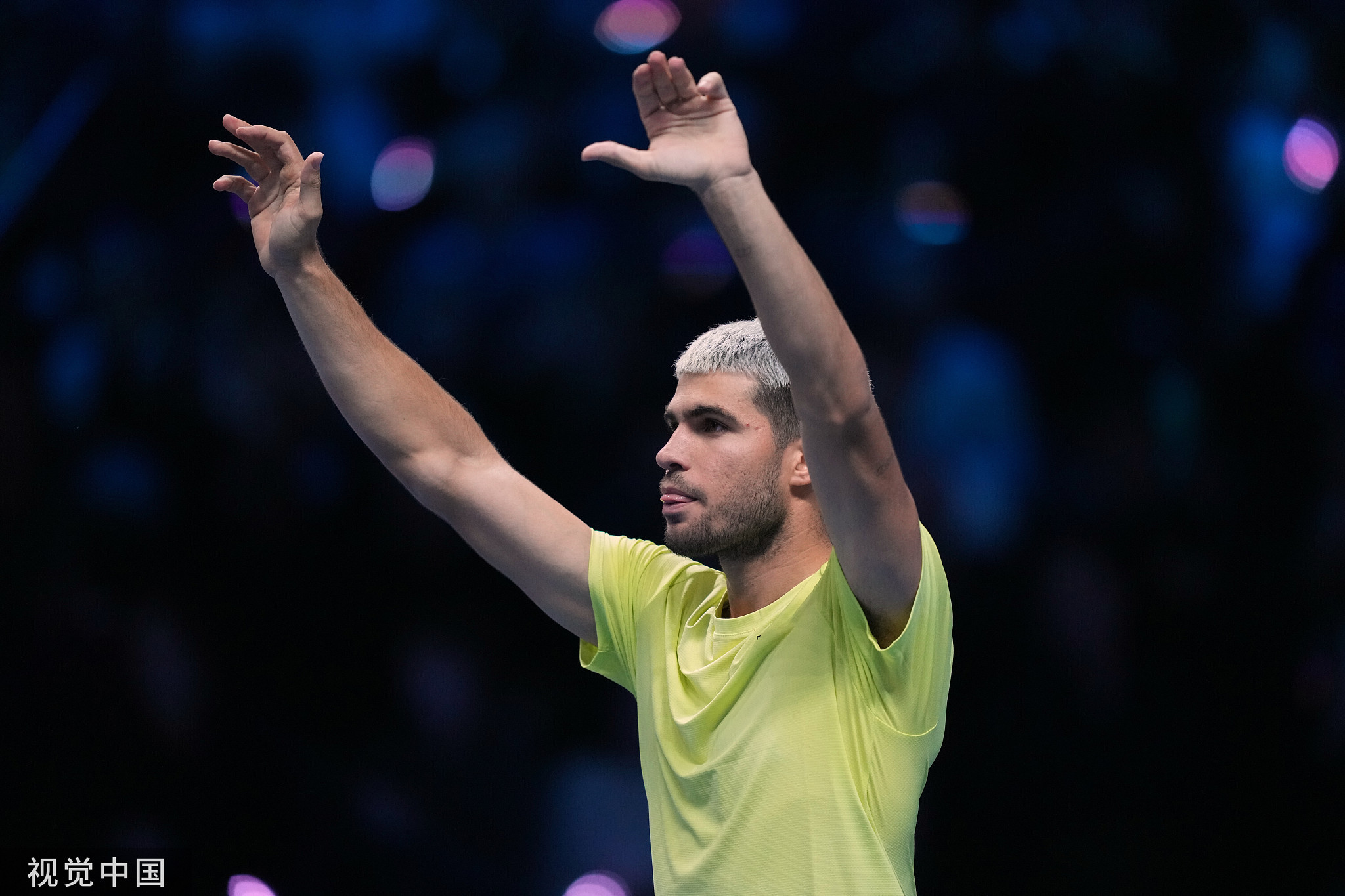 半决赛，头号种子阿尔卡拉斯以6-2/6-4横扫阿利亚西姆，首次跻身年终总决赛争冠