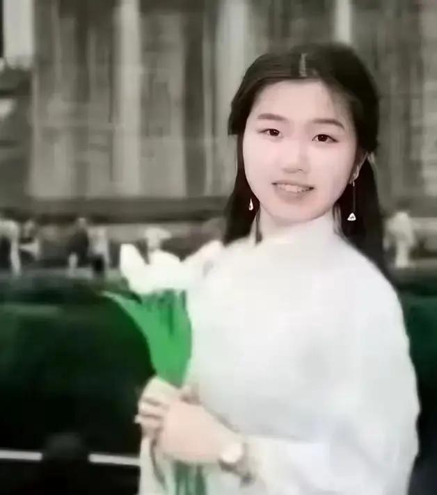 湘雅医院的孙同学她经历的是职场霸凌，可惜的是她刚从学校出来，带着梦想和仁爱之心来