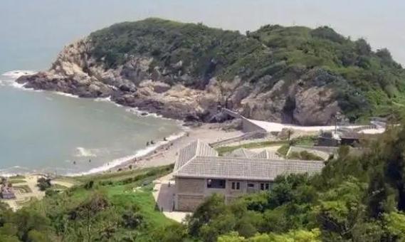 一旦台海爆发冲突，最难啃的骨头不是台湾本岛，而是距大陆最近点约 34 公里，距福