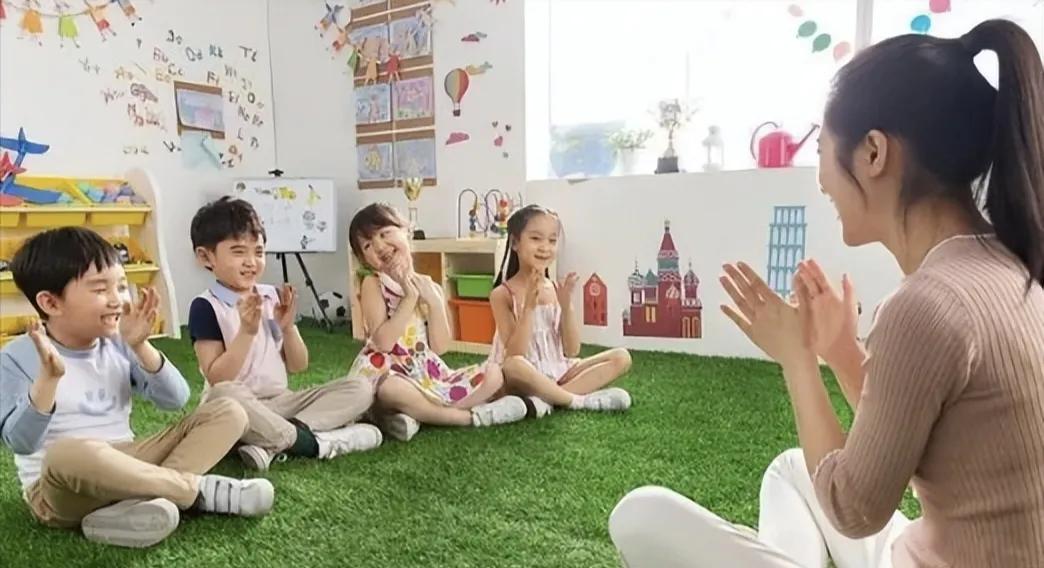 三观尽毁！温州女幼师被曝出轨学生家长，8个月花百万。近日，在浙江温州，发生了一件
