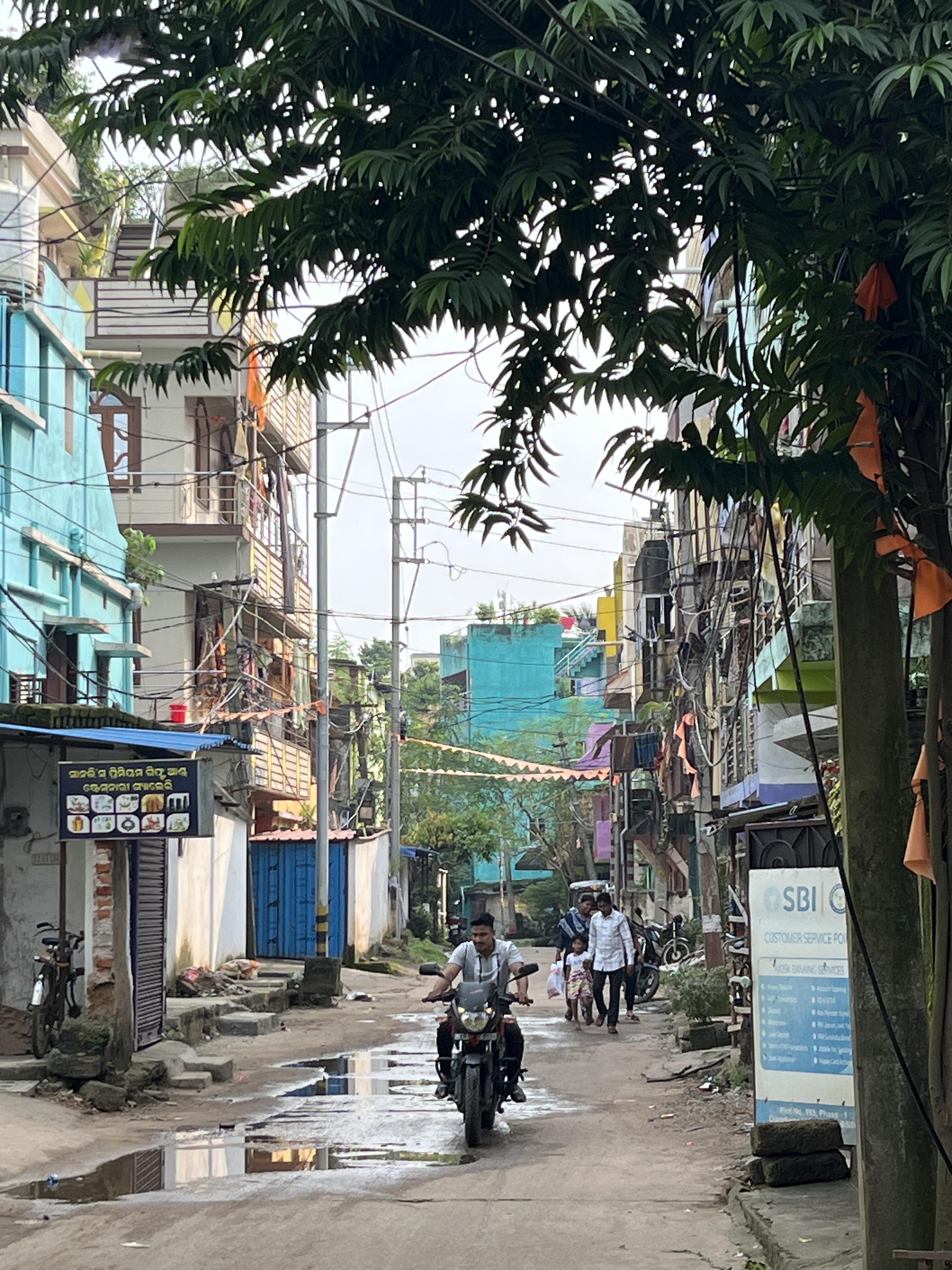 摄影记者前往亚锦赛场馆途经景象及所入住其中一家媒体/运动员官方酒店100m之外环