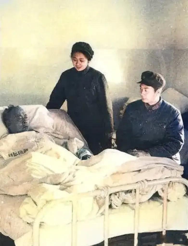 1971年12月26日，北京日坛医院的一间病房里，陈老总的生命已倒计时。这时，他