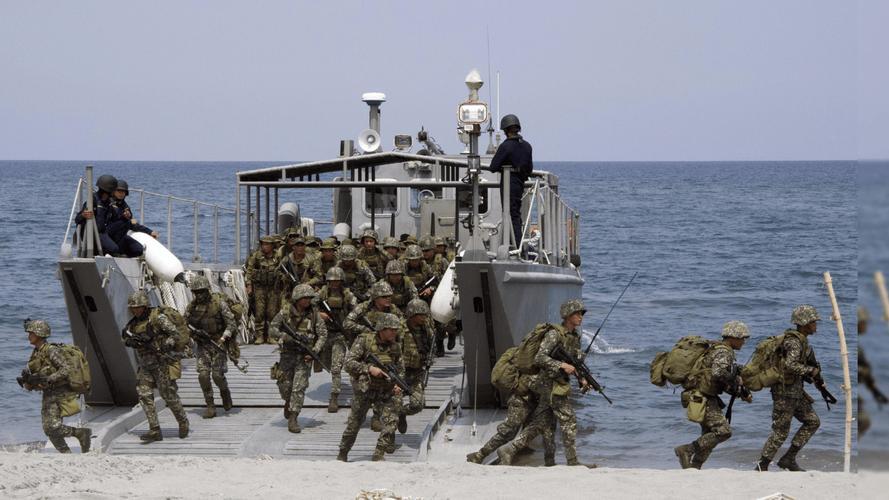 菲岛惊现日本实弹！航母化舰艇就位，谁还敢说它只是自卫队？

81年前，日本军队在