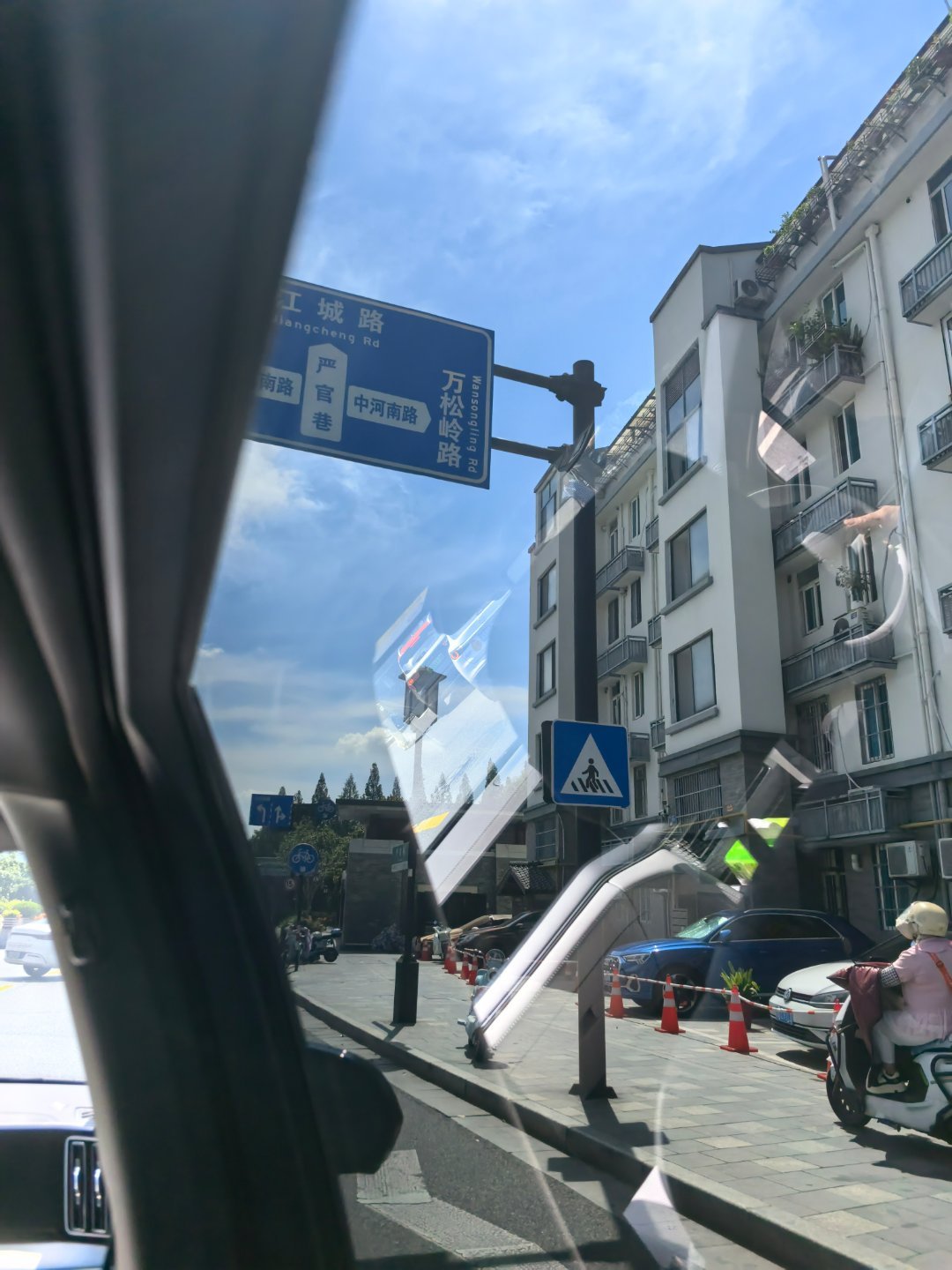 e-tron带你去看球没空看球，我刚经过万松岭隧道，长久不走万松岭路，以前路过梁