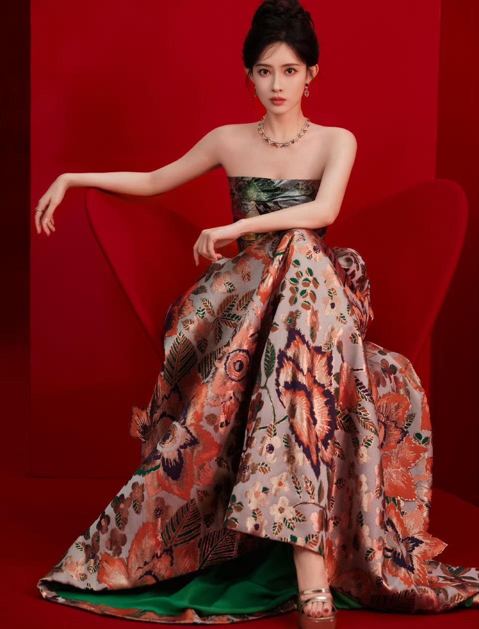 率先出图的女明星高定🈶孟子义Ronald van der Kemp 2022 