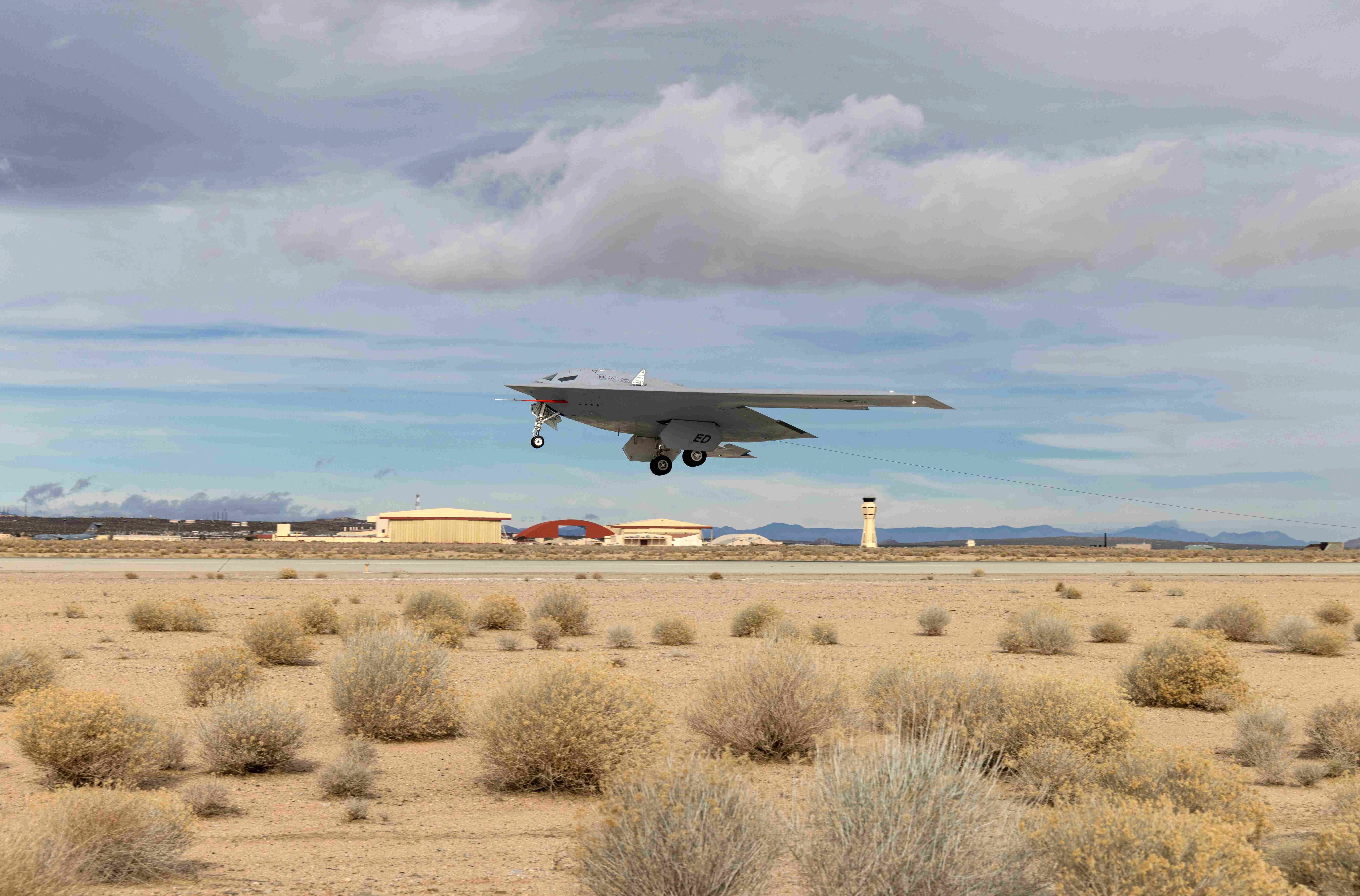 B-21 进入作战测试状态！在Edwards 空军基地，B-21达成重要里程碑：