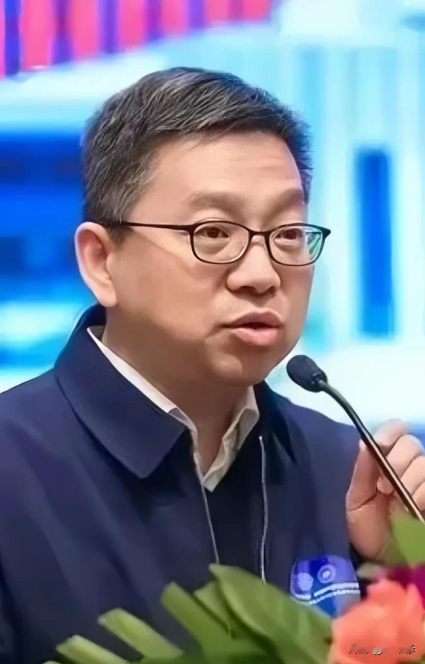 黄院长终究还是舍不得自己的锦绣前程，自始至终都保持着沉默，甚至朱令的告别仪式上，