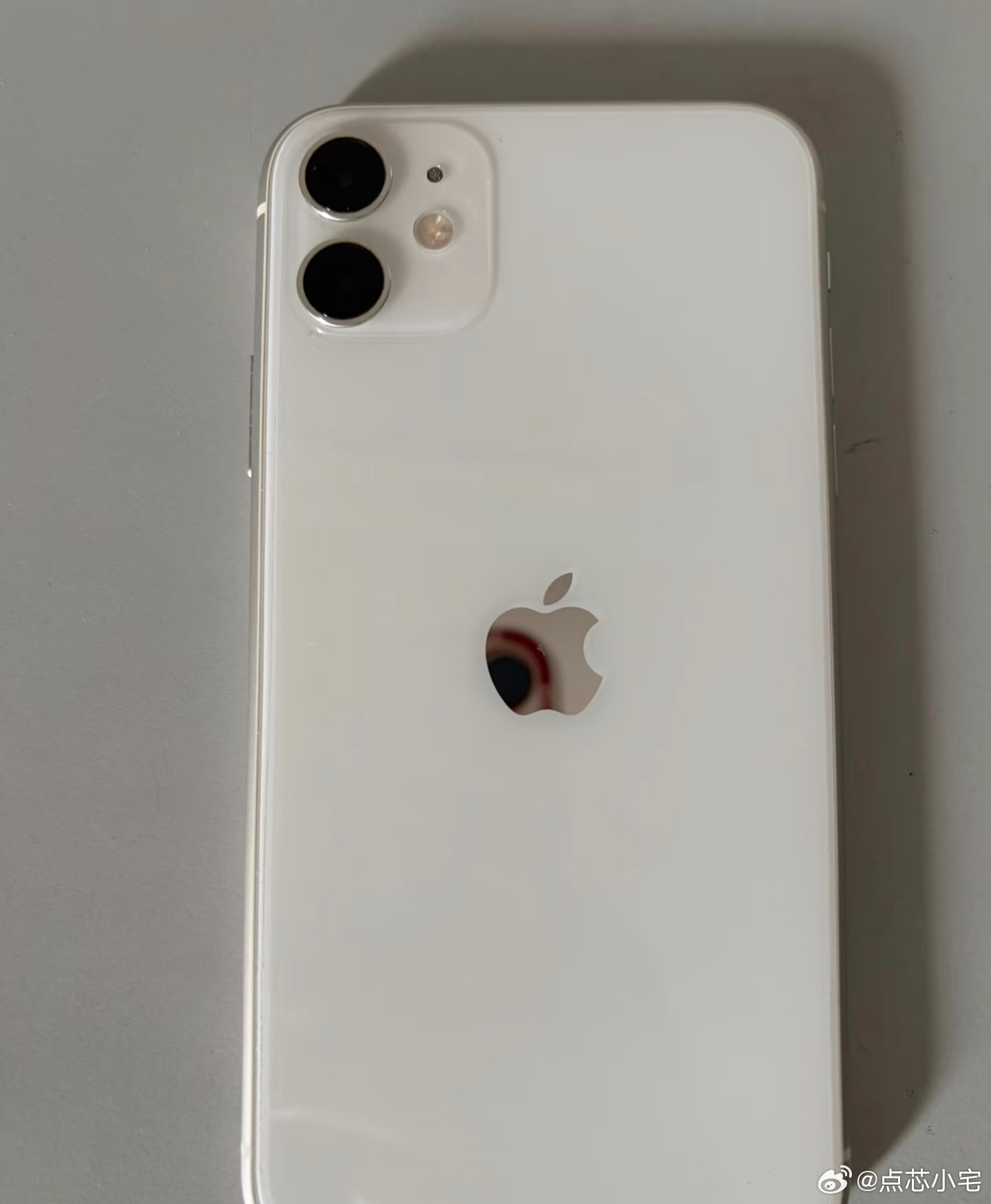 真的还是受不了iPhone没有侧滑返回选项。这个真的很难绷。我一直不肯全心投入苹