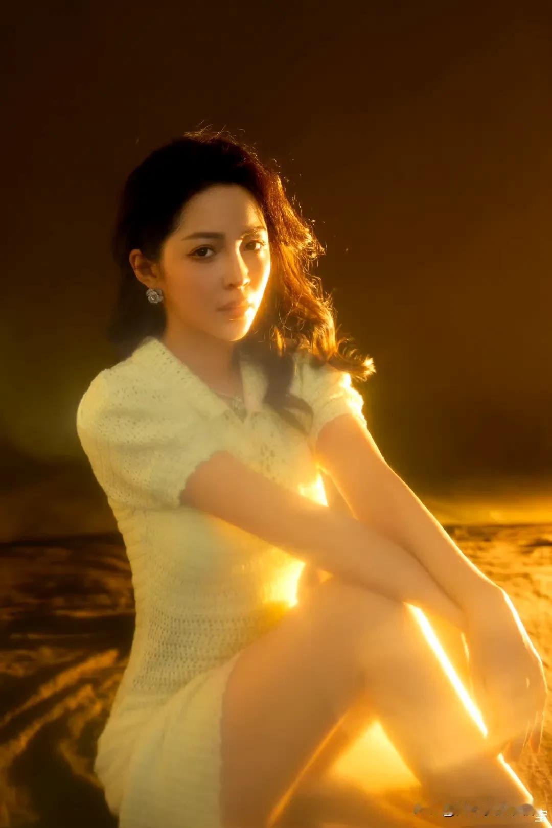 王钟瑶，这组图好温柔哦 ​​​#爆料# #女星美照分享#
