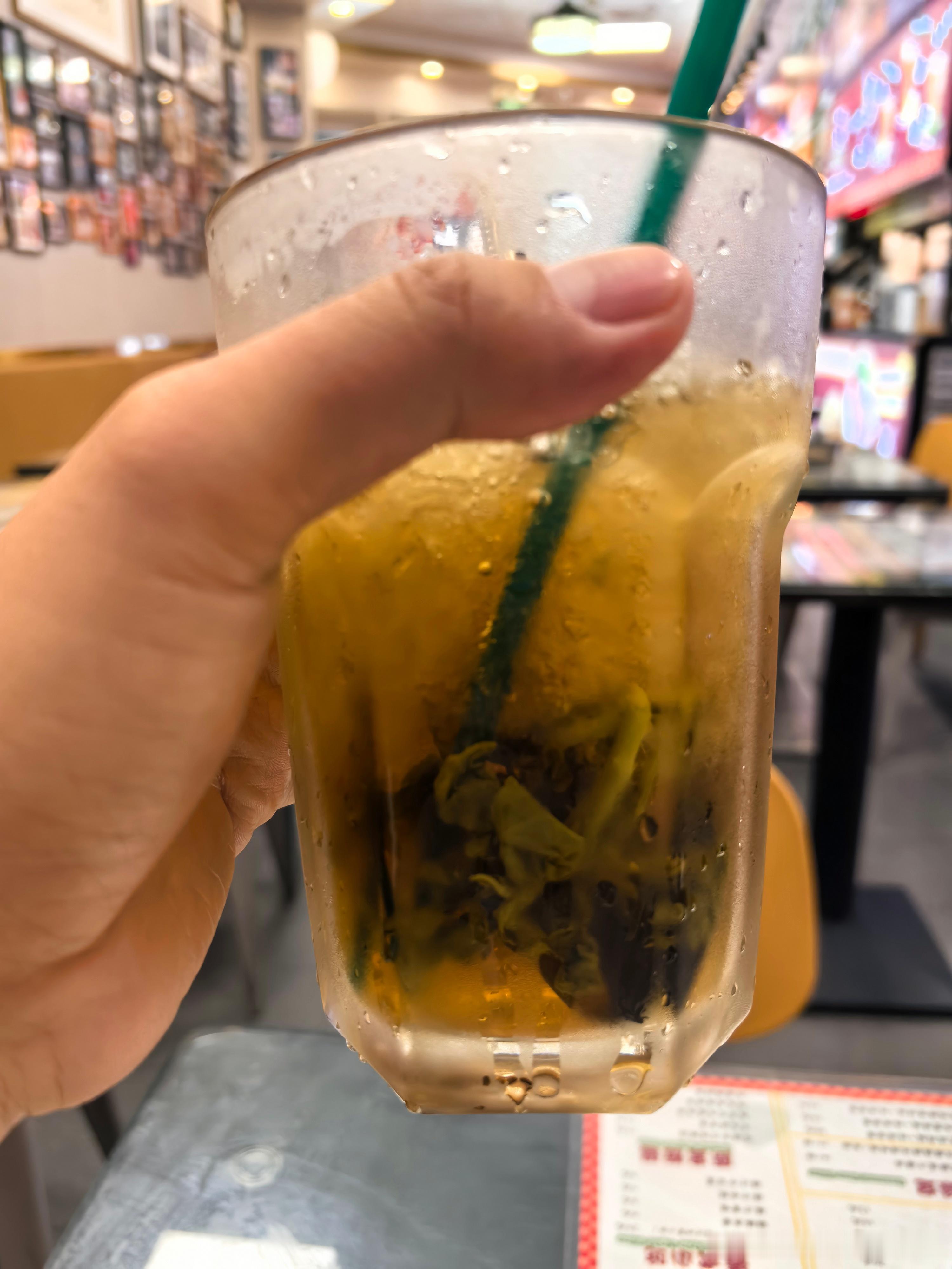 今天特意找了一家不是预制糖浆的！手工制作的～喝完喉咙不痛了，也不知道是药店老板下
