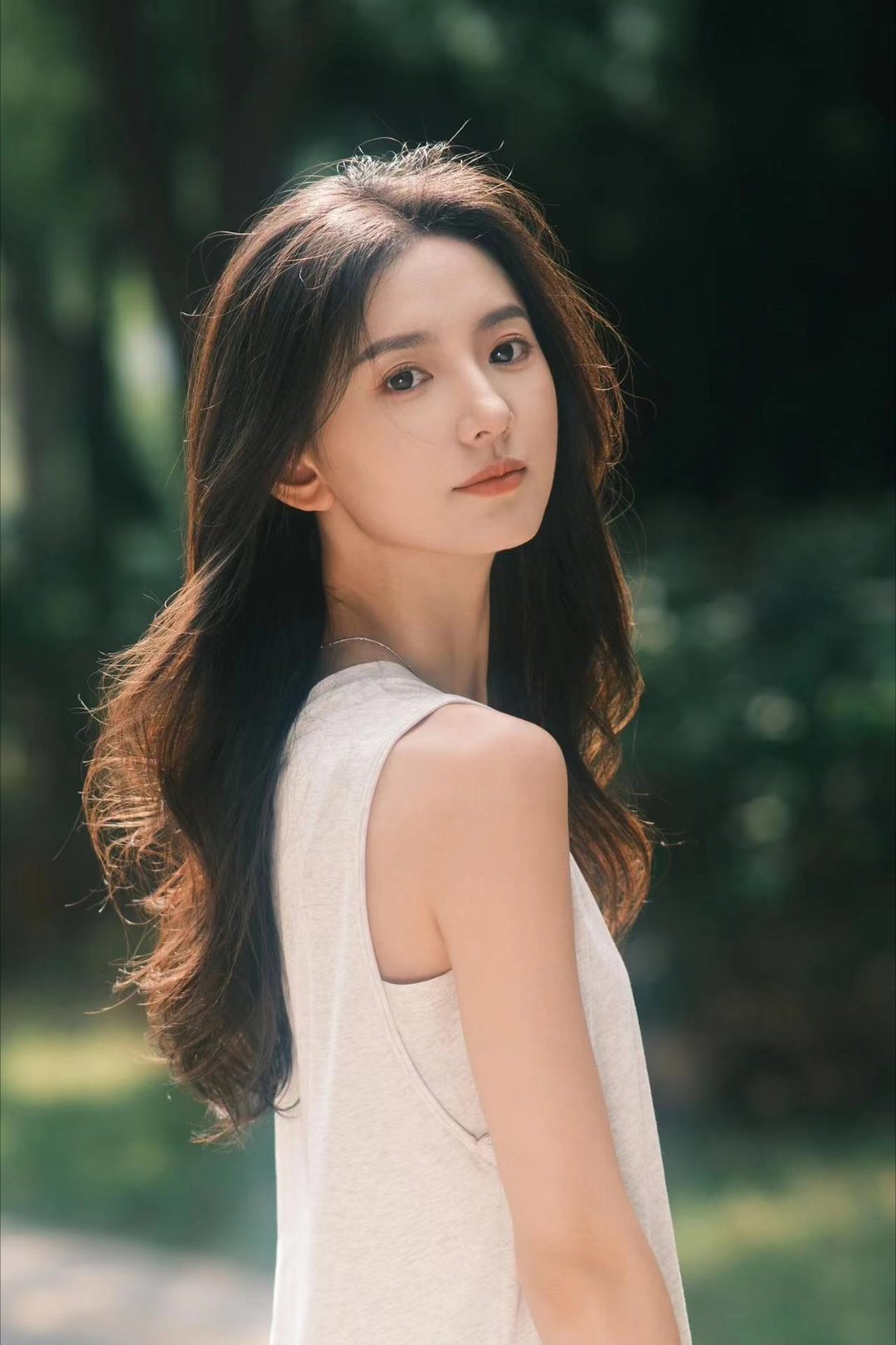 #于正签的新人是张石头##欢娱影视签的新人是张石头#欢娱新签了一名花旦，于正夸的
