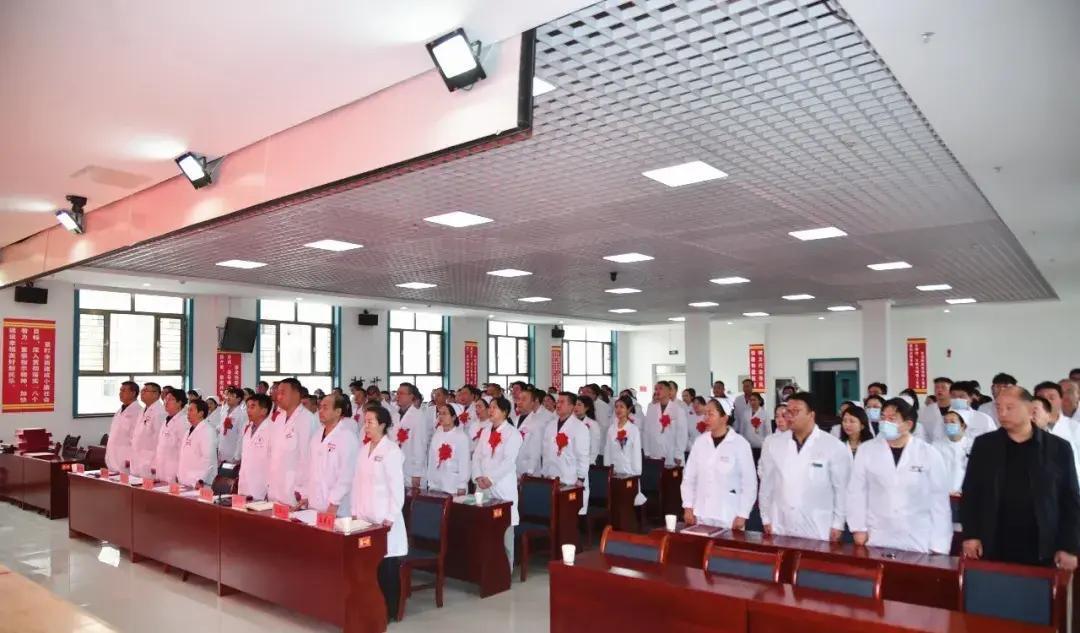 2月6日，甘肃民乐县中医医院开年就办了件大事：召开2025年终大会暨职工代表大会