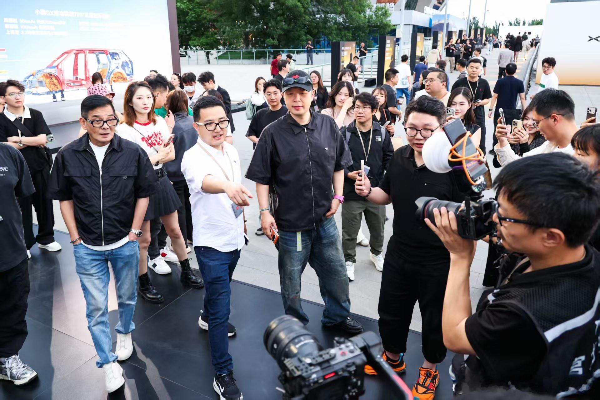 小鹏GX上市发布会热闹出圈！杜海涛、李国麟、董可飞等明星齐聚现场，沉浸式体验GX