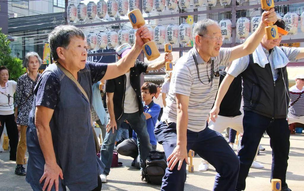 银发潮汐，正在重塑我们的未来
一组数字，藏着中国社会的倒计时：死亡人口连续五年破
