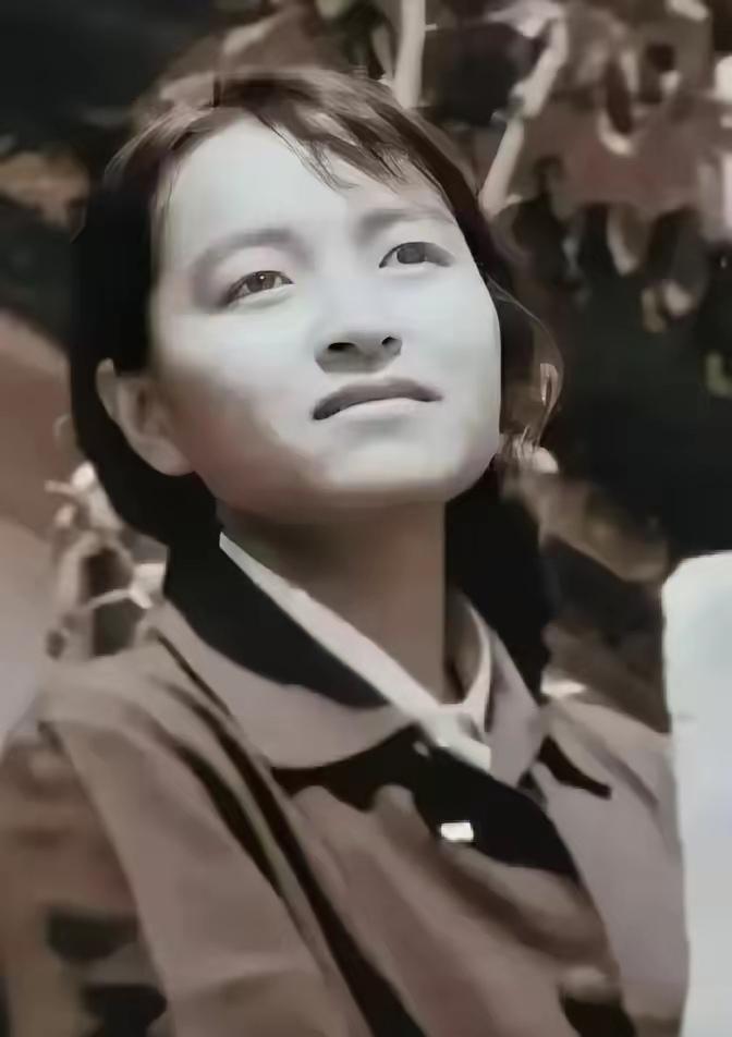 1995年，洛阳一间不到十平米的狭小审讯室里，39岁的褚映群，在被关押整整4个月