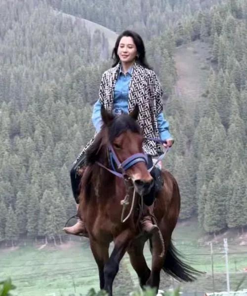 真的搞不懂，汪峰女友森林北为啥总被吐槽呢？

这不，汪峰天津演唱会又被说了！
台