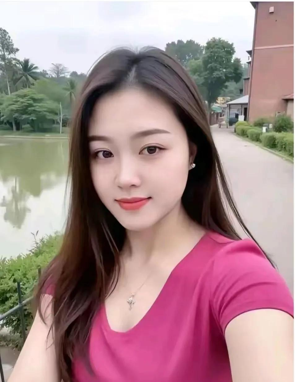 小雅，一个28岁的女孩，身高170cm，体重108斤，独立而坚强。她不求另一半腰