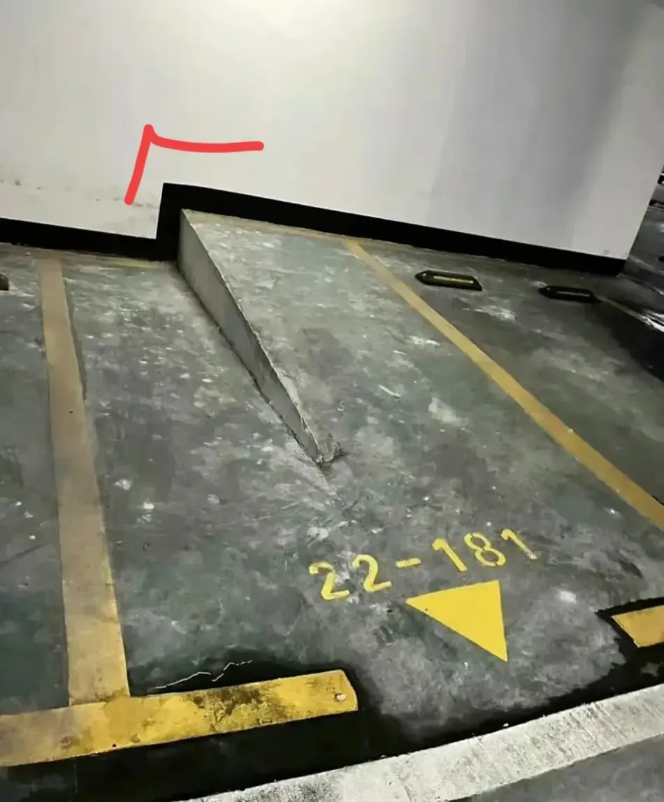 这样的停车位你会买吗？这个停车位比其它正常车位便宜一半有什么办法可以让车停进去而