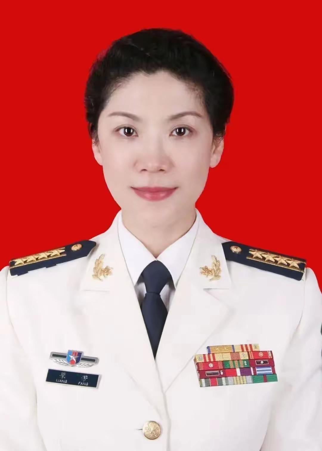 她是我军首位海军战略学女硕士、国防大学首位海军战略女博士、首位军事战略学女博导 