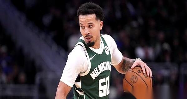 屁股都还没坐热呢，直接就被通知可以收拾东西走人了。
科尔·安东尼这趟菲尼克斯之旅