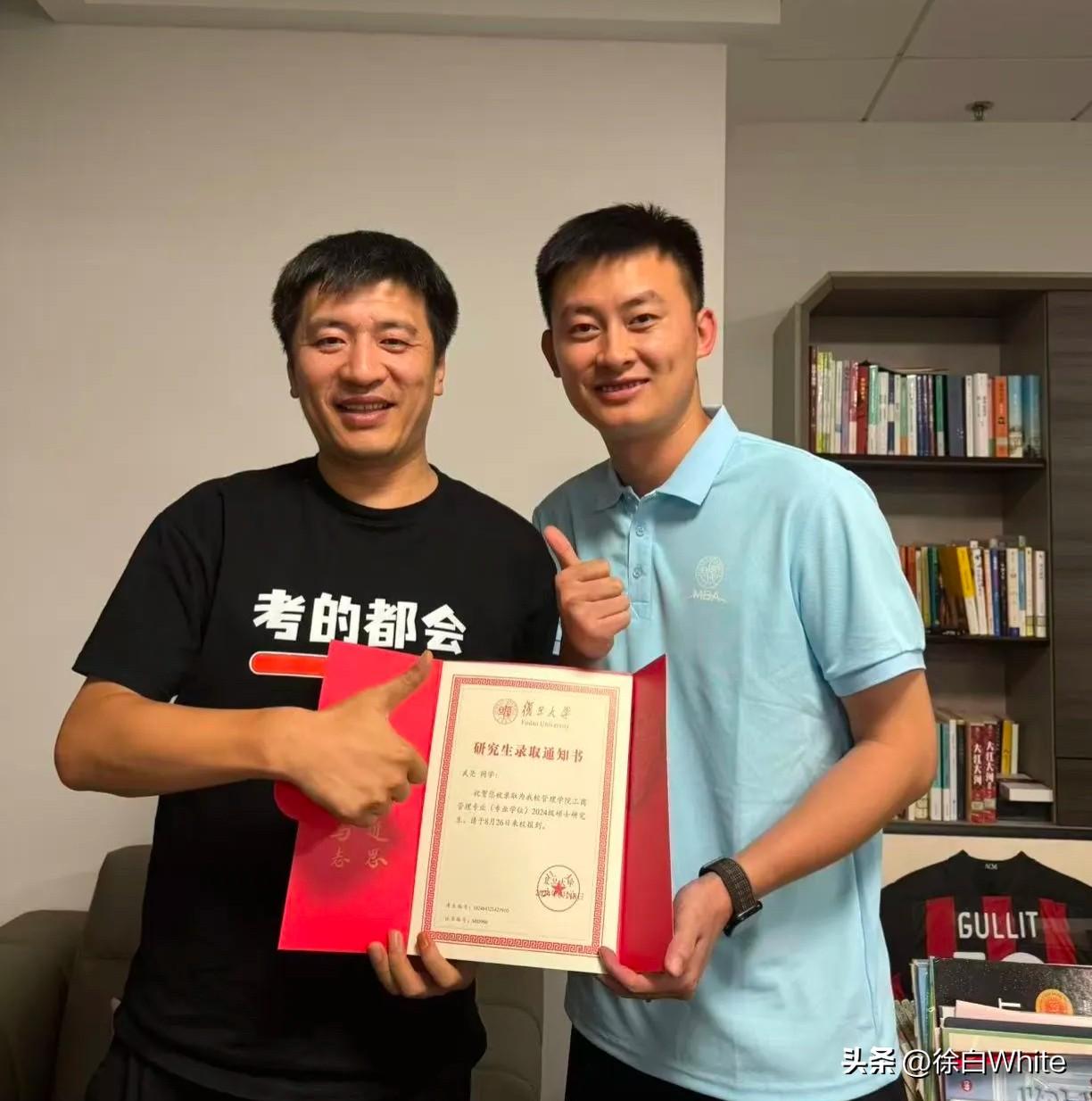 3月30日，张雪峰接班人武亮发长文悼念张雪峰，自称跟张雪峰的关系是父子！
因张雪