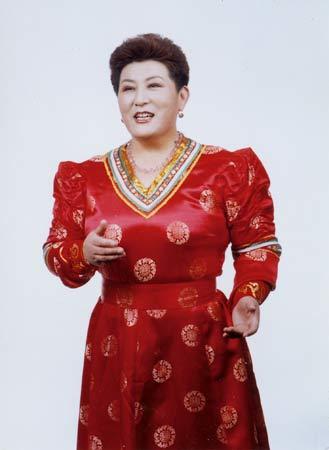 草原女中音歌唱家德德玛因病去世，巜美丽的草原我的家》成了千古绝唱。

德德玛老师
