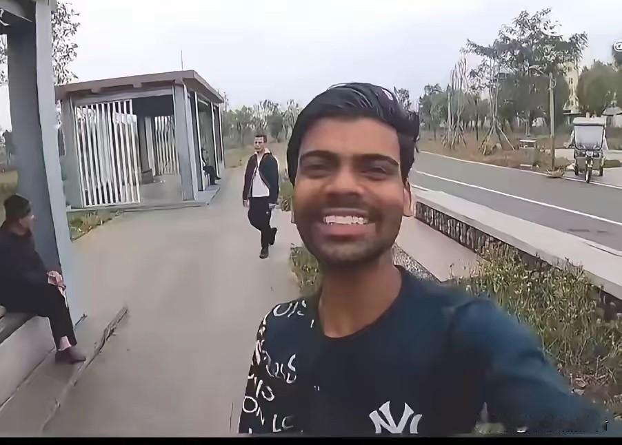 印度博主所谓的挑战不花钱旅行，其实就是另外一种形式诈骗，想不劳而获。任何对这种人