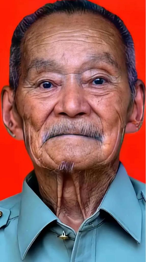 他是刘伯承元帅手下的兵，他深藏功名几十年，只身一人炸坦克、埋地雷、三立特等功，9