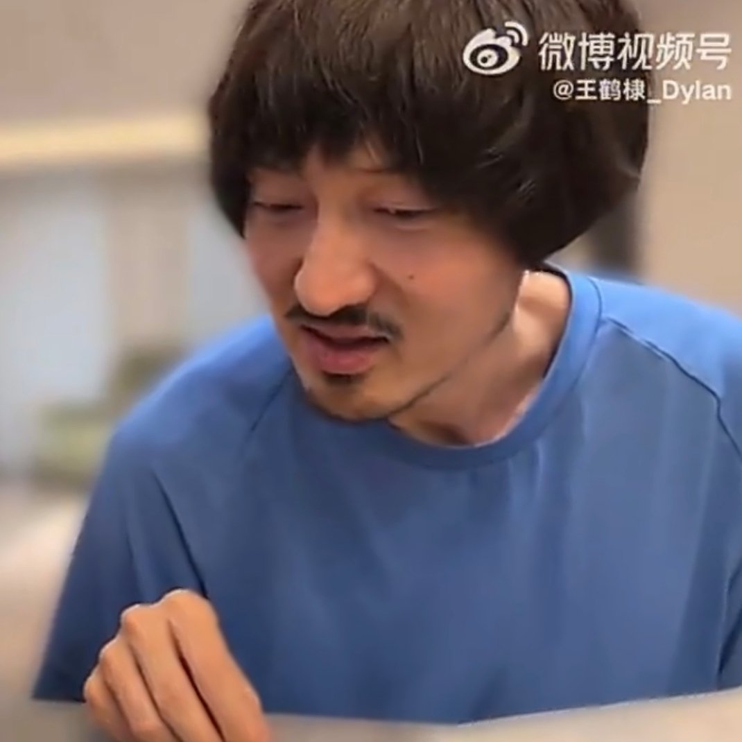 这个发型感觉是半夜会偷溜进房间蜜饯蒂蒂的长相 