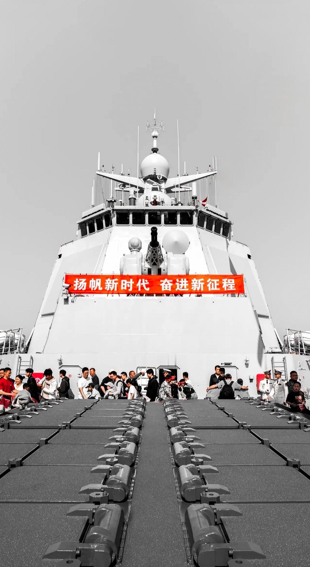 军宣拍照确实应该像网友学习学习。 （摄影：高级摇滚师） 