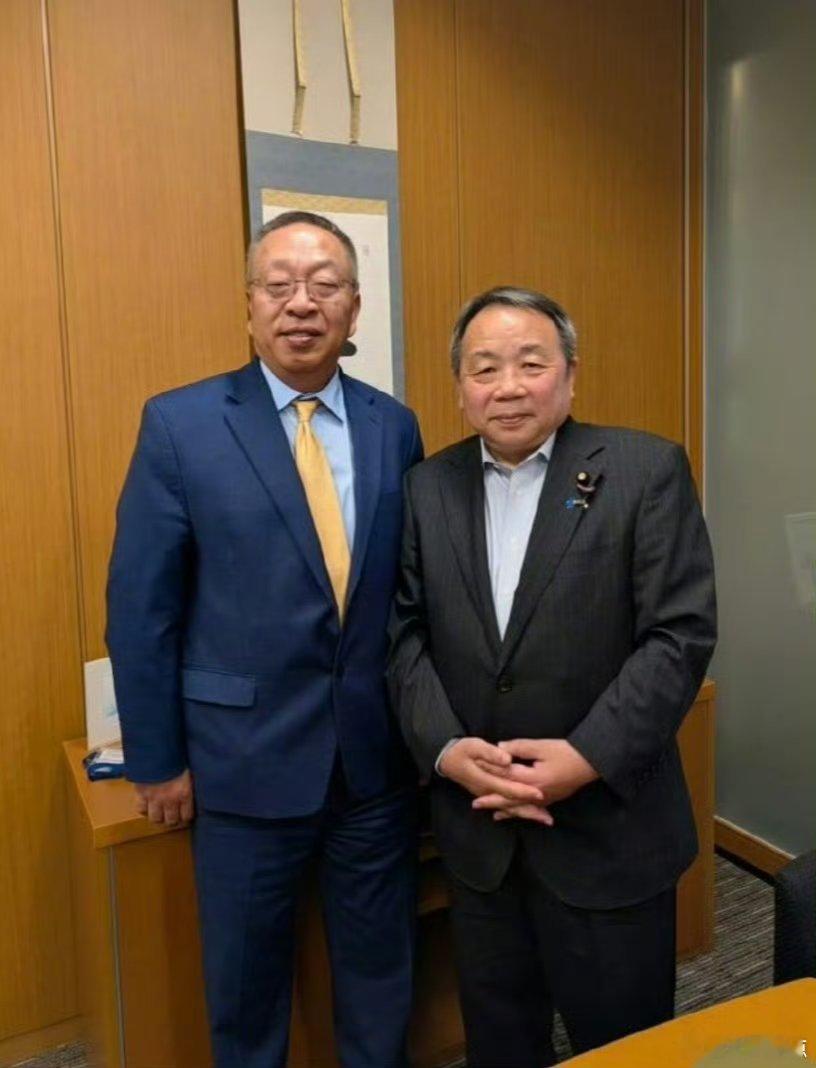 鱼找鱼虾找虾，乌龟找王八：余茂春和石平两大汉奸猩猩相吸 