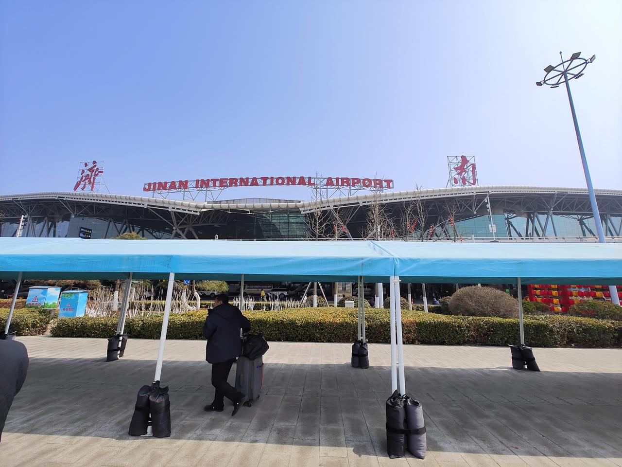 一次乘地铁穿越时空的旅途，古齐国东西间的往返。从龙洞到机场南，从机场南到八涧堡，