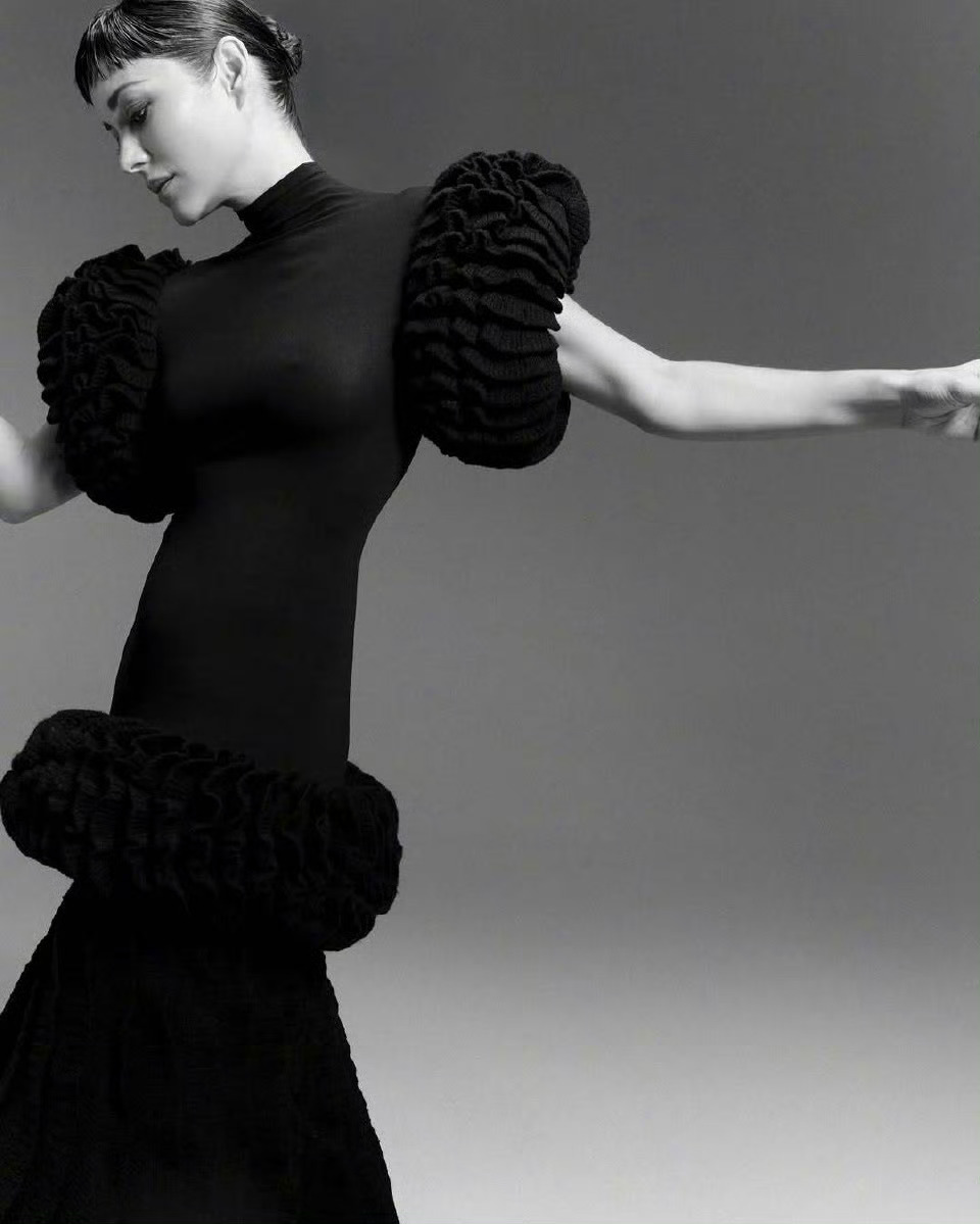 玛丽昂·歌迪亚《 ZOO》杂志新写真 ​​​