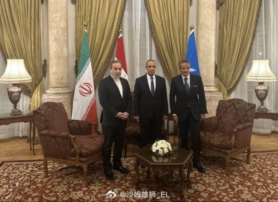 伊朗外交部长阿巴斯·阿拉格奇在埃及首都开罗与国际原子能机构的总干事拉斐尔·格罗西