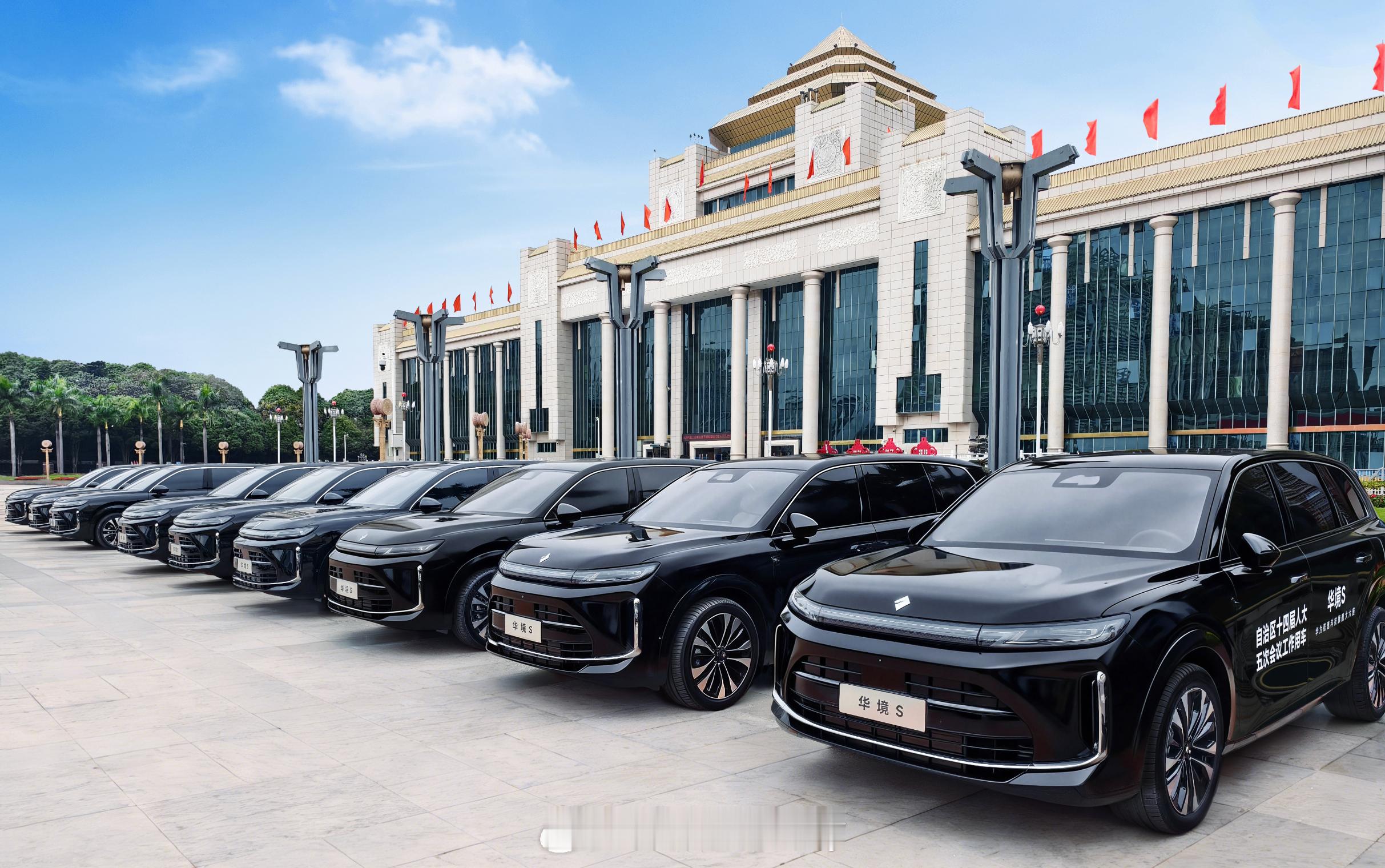 看到华境S的一个消息成为荣膺自治区人大会议用车之前我记得宝骏另一台车也是如此哟呵