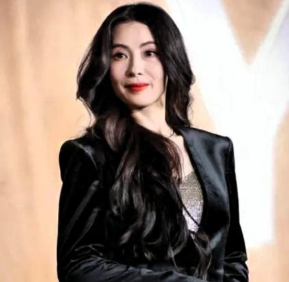 大瓜来了，
谢霆锋和谢贤
估计都得对张柏芝
这举动沉默不语！
 
当年张柏芝和谢