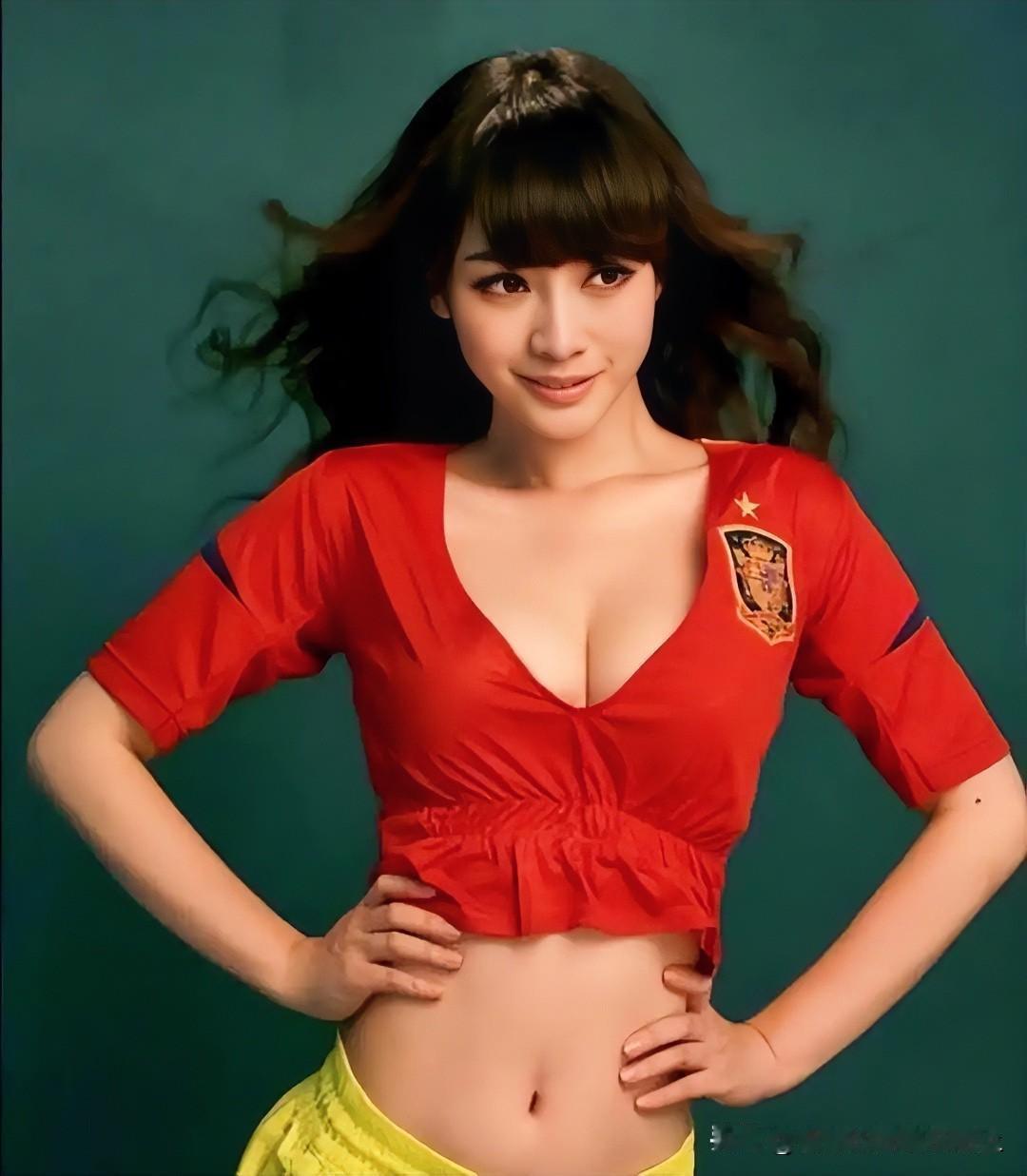 说说柳岩这个人。

就她的身材，得有多少有钱有势的人惦记，但凡她从了，现在的事业