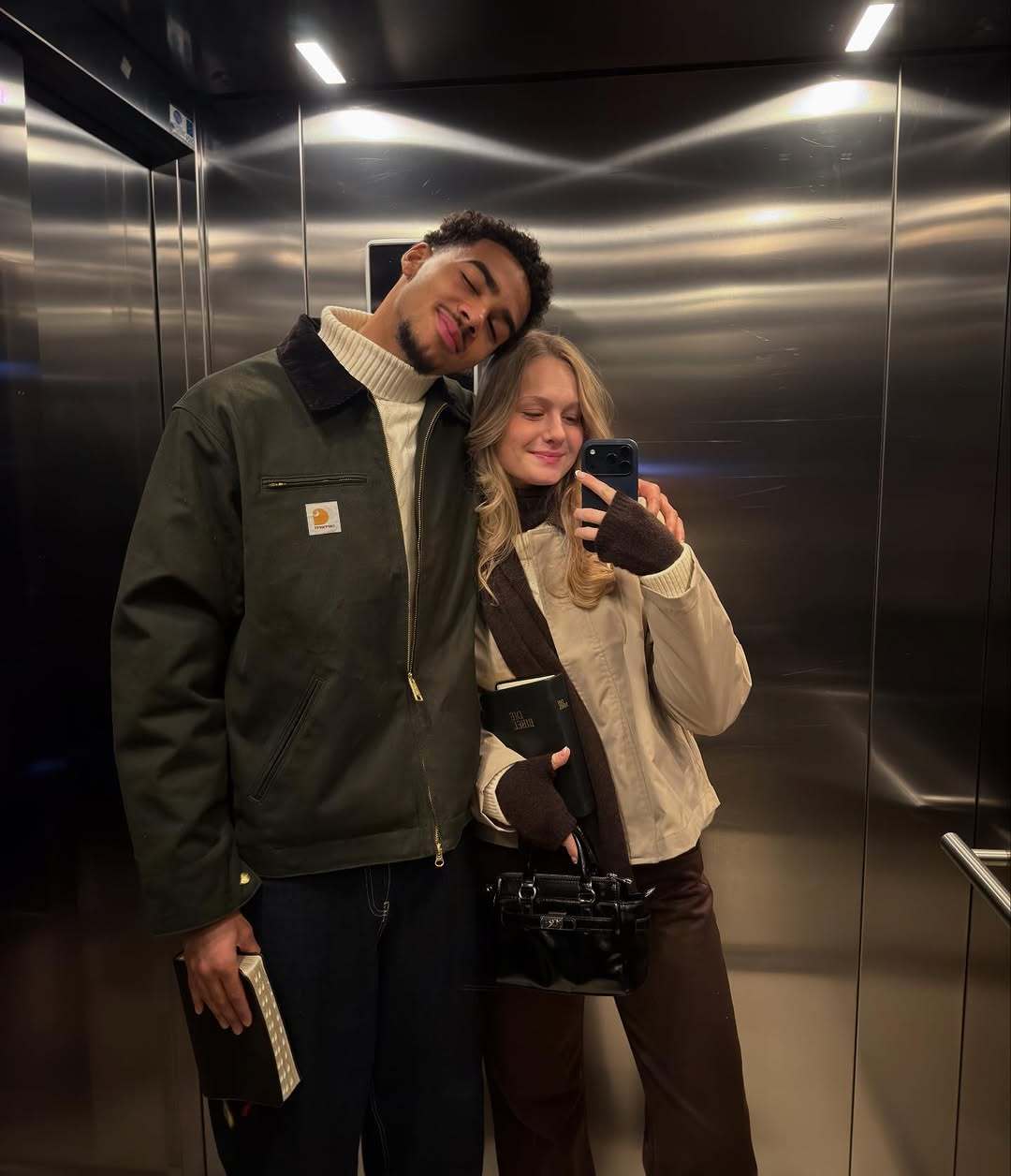 【奥多古订婚】ins发布——我向上帝感恩，把你赐予我❤️ 正式订婚💍大圣聊球大