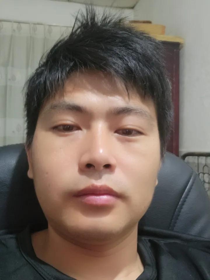 终于喜提人生第一辆车✨
 
满心欢喜，静待已久，我的新车终于到货啦！原本预估还要