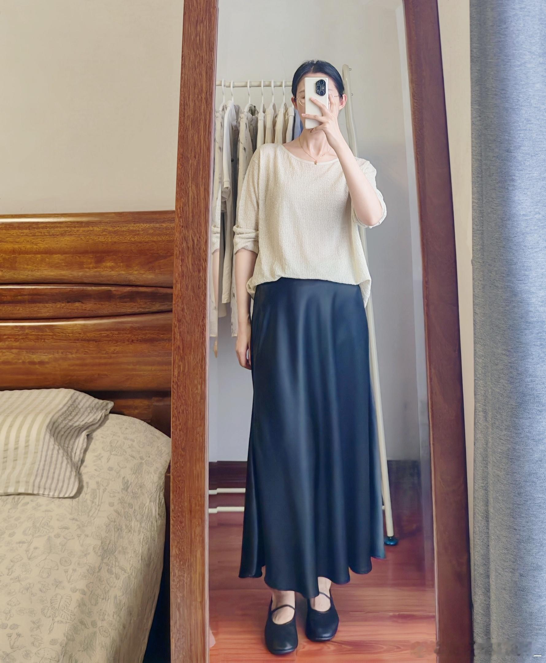 ootd|薄薄宽松大领口的罩衫，就很容易穿出纸片人的感觉诶