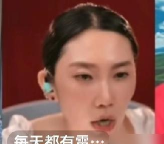 主播给黑粉拉黑只需要3秒，但算计流量要多久？
昨晚六宫格PK，黑粉冲进来对二饼哥