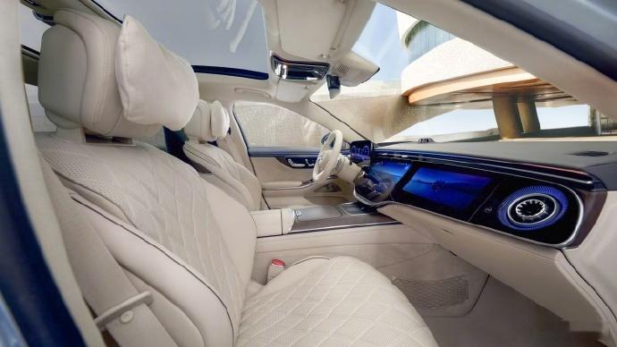 奔驰申请座椅头枕按摩专利奔驰又在舒适卷出新高度！刚申请头枕按摩专利，把按摩从肩背