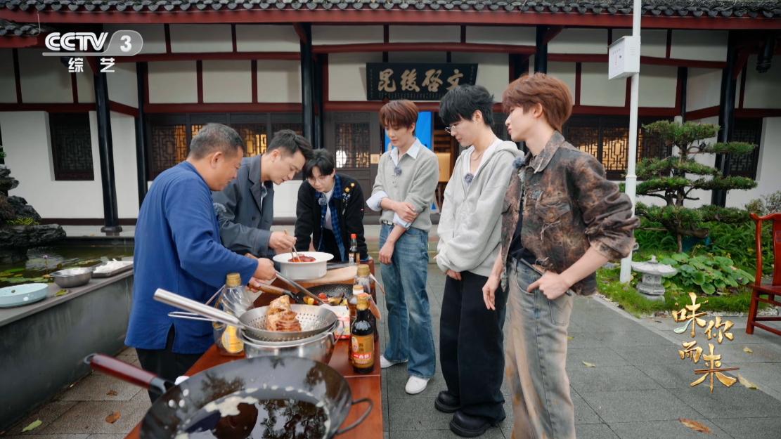 六个男艺人在综艺里馋得直流口水 央妈综艺就是会玩！《味你而来》里刘宇、胡夏他们六