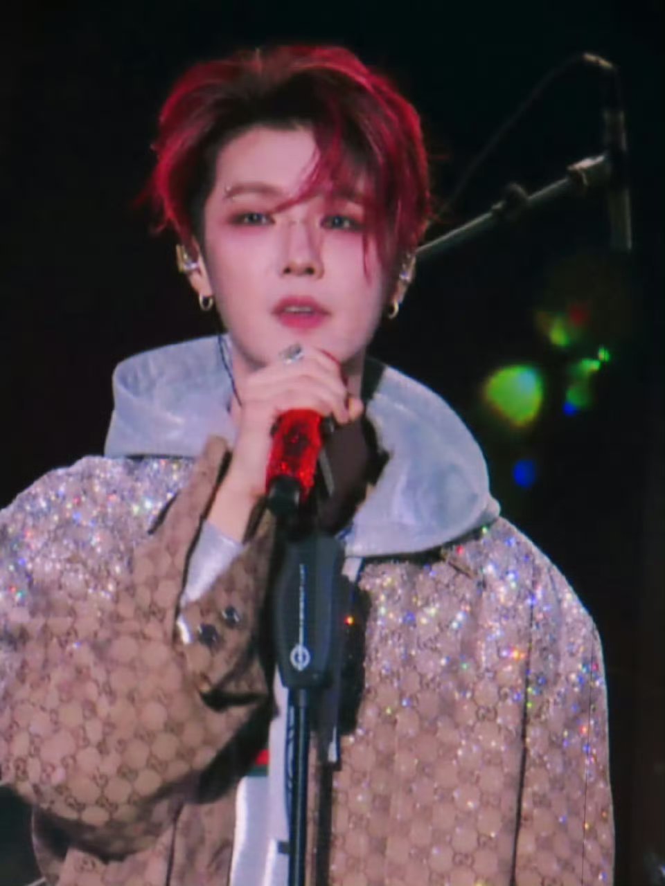 啊啊啊啊啊鹿晗眉钉鲨疯了啊啊啊啊啊怎么能帅成这样！！[苦涩] 