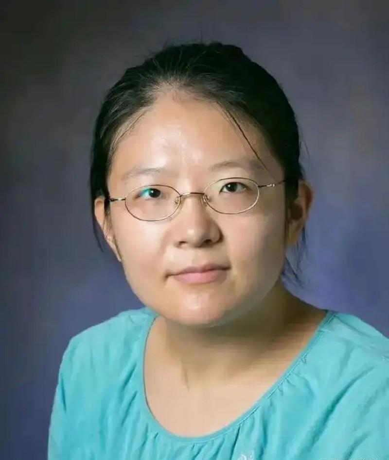 在中山大学教了三年课，郇真的课堂几乎坐不满人。

学生评价低、出勤率差、教学考核